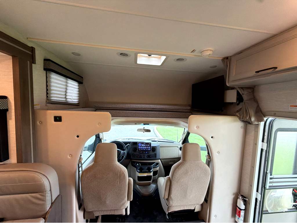 2025 Thor Motor Coach MAGNITUDE GA24 - Image 26