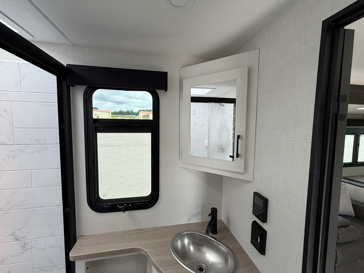 2027 VENTURE RV SPORTTREK 292VRB - Image 26