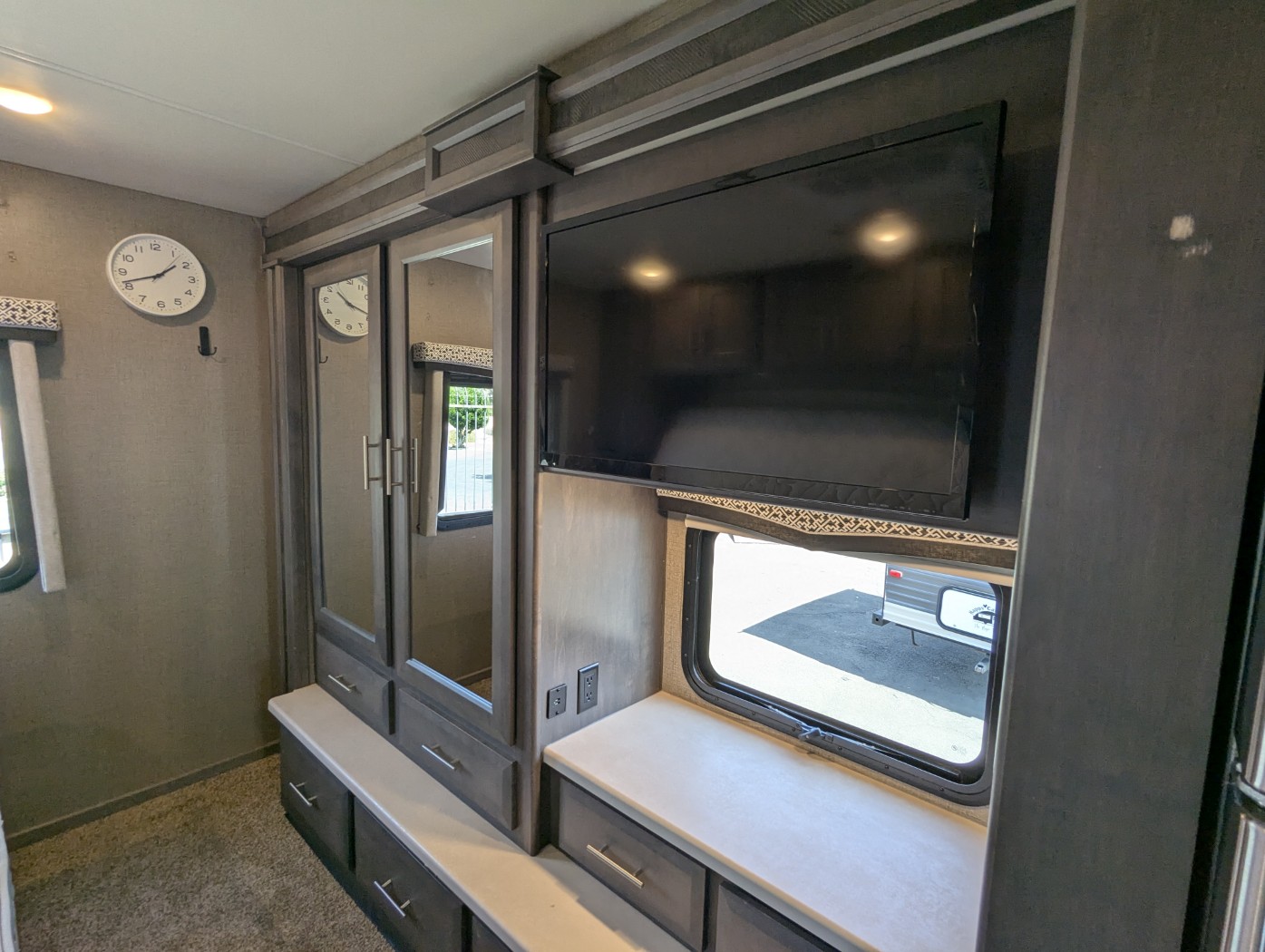 2021 Thor Motor Coach Omni SV34 - 4X4 - Image 25