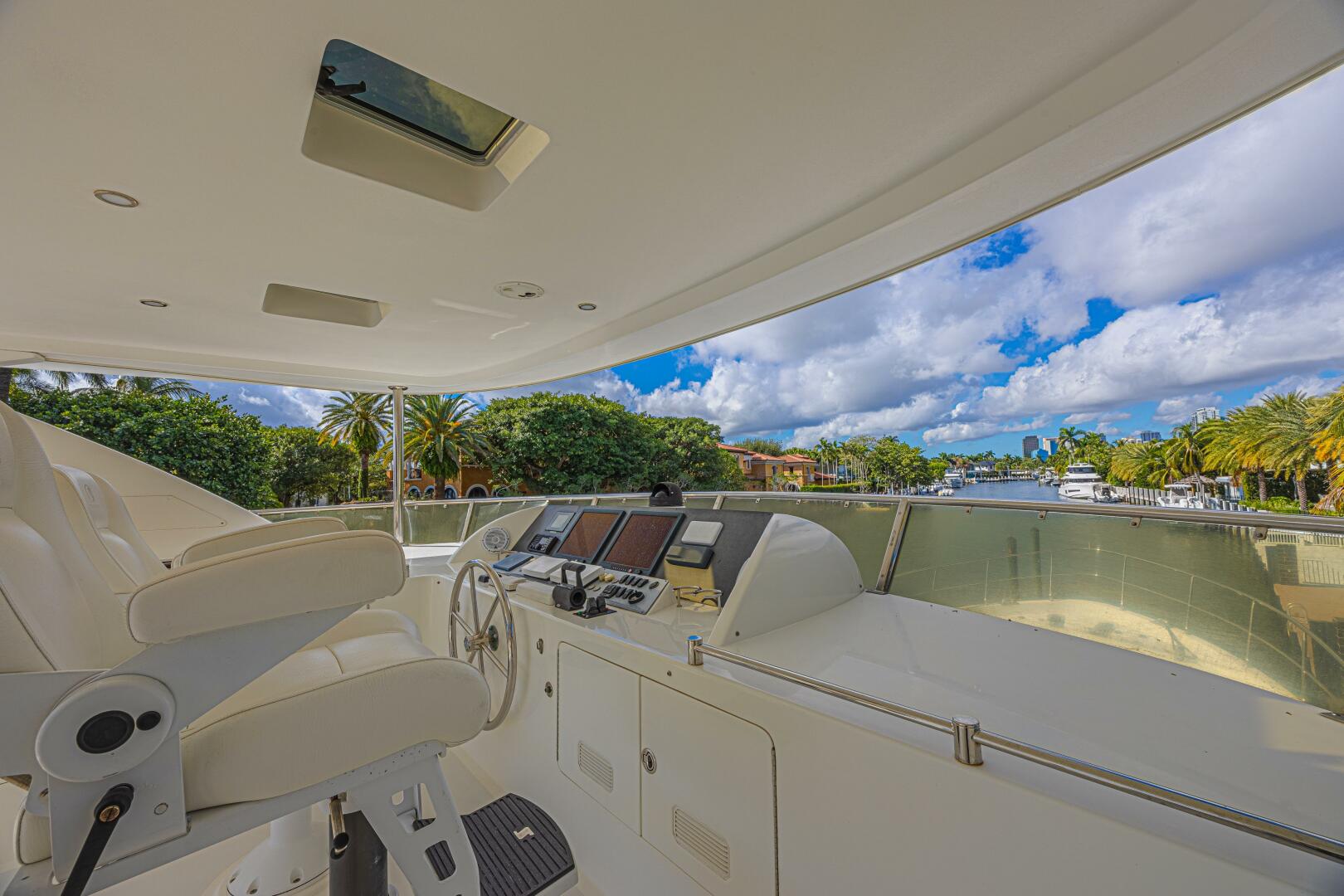 2010 Ocean Alexander 74 Motoryacht - Image 16