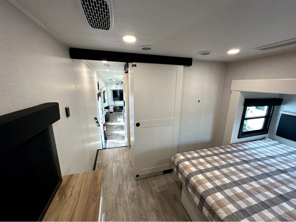2026 JAYCO EAGLE 335LSTS - Image 33