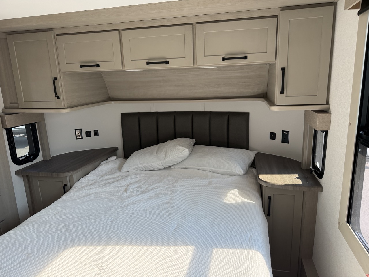 2026 Grand Design Momentum M-Class 344M - Image 18