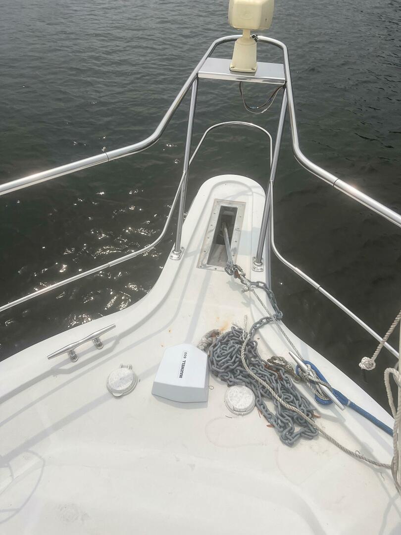 1994 Carver Aft Cabin Motor Yacht - Image 10