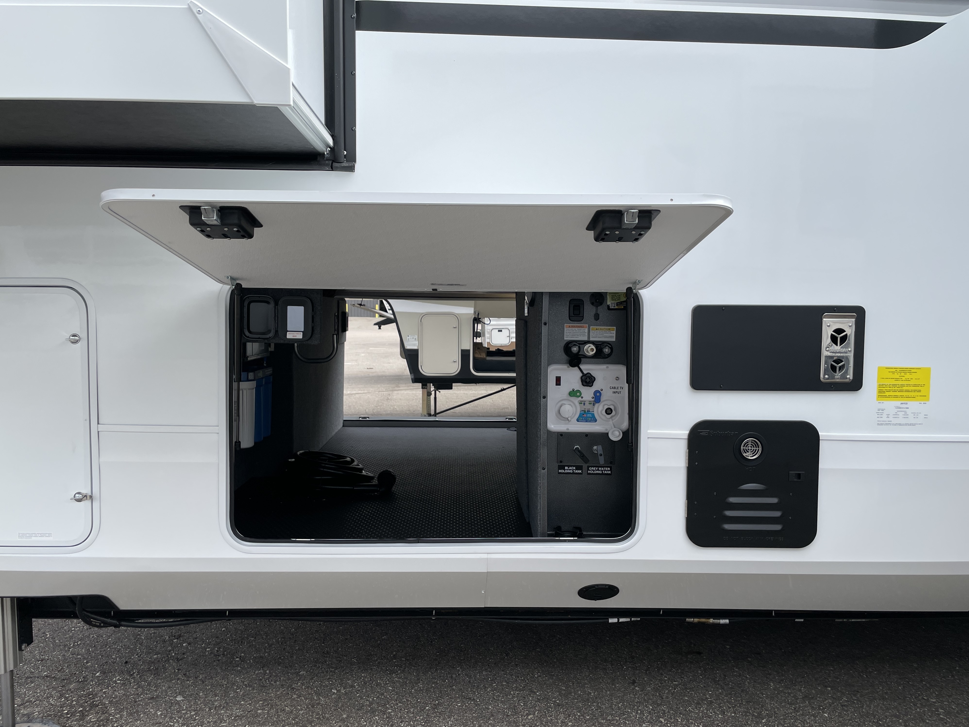 2027 Jayco North Point 361RLBH - Image 6