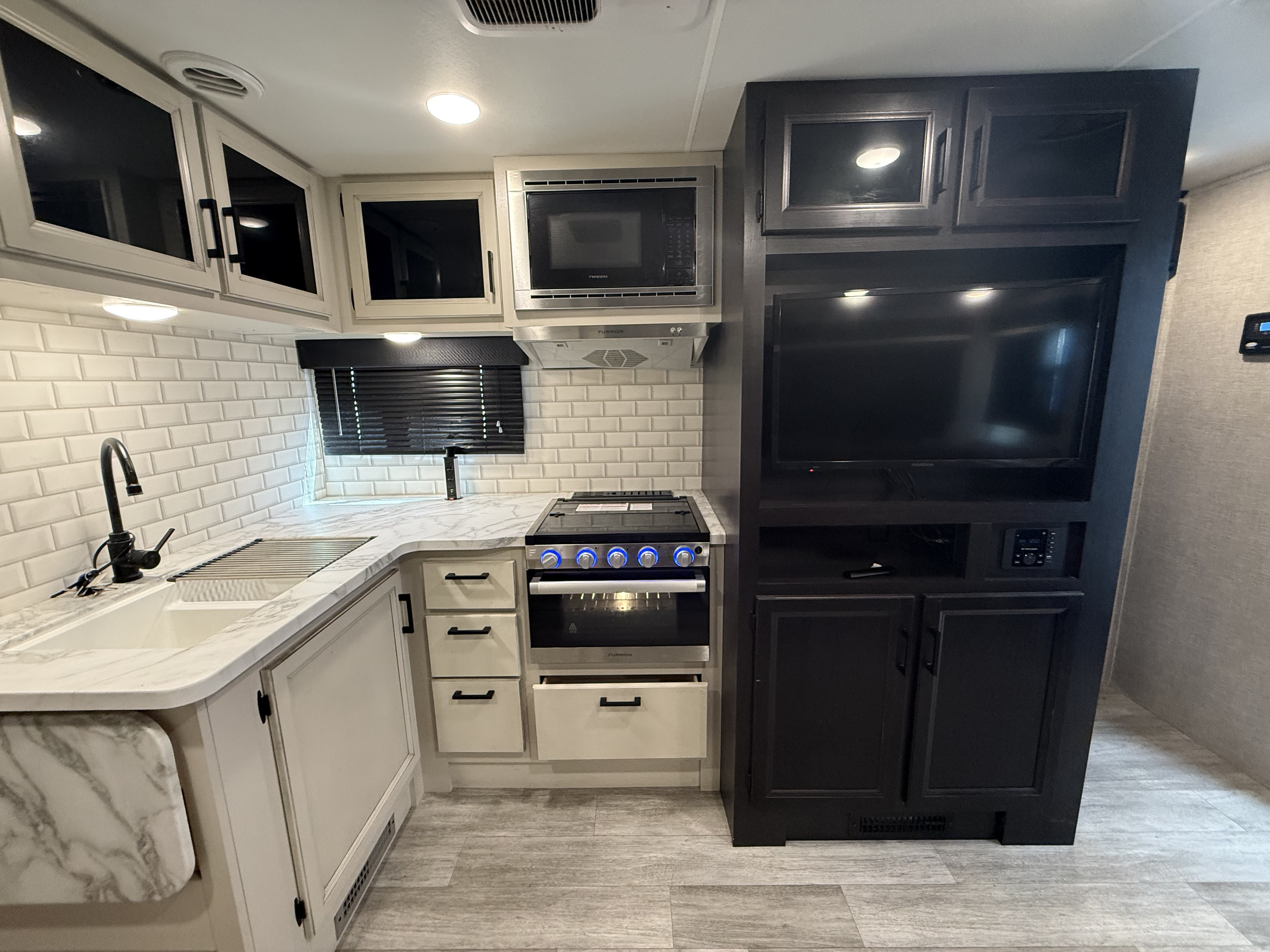 2023 Jayco Jay Feather 22RB - Image 13