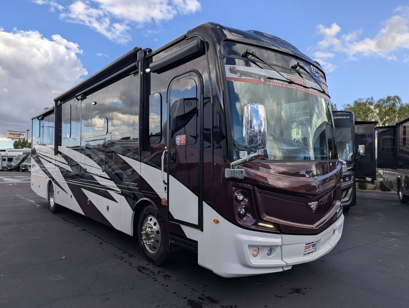 2026 Fleetwood Discovery 38N - Image 1