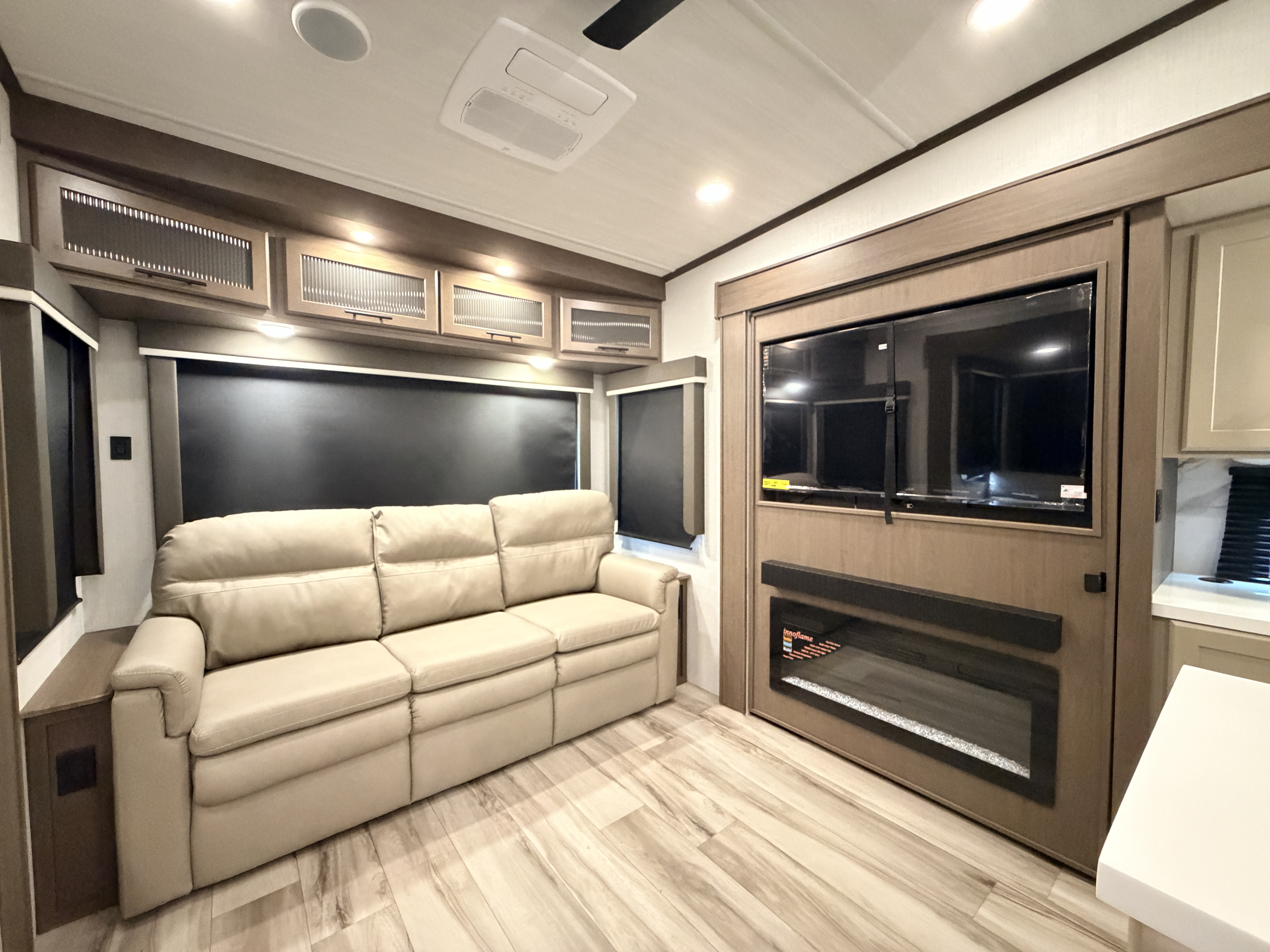 2027 Keystone Cougar 316RLS - Image 18