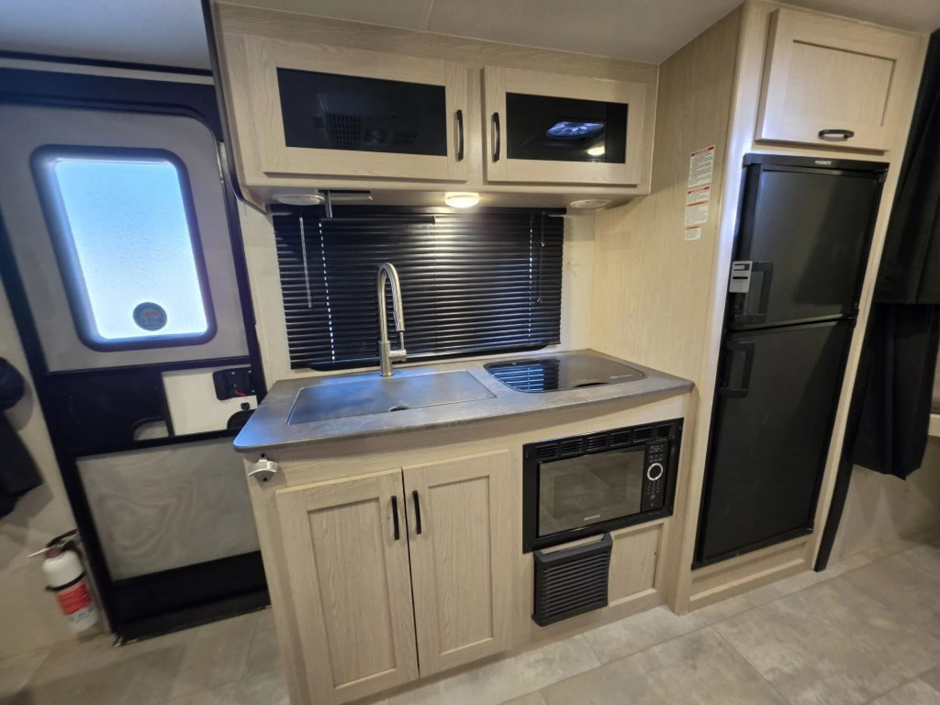 2022 COACHMEN APEX NANO 208BHS - Image 9