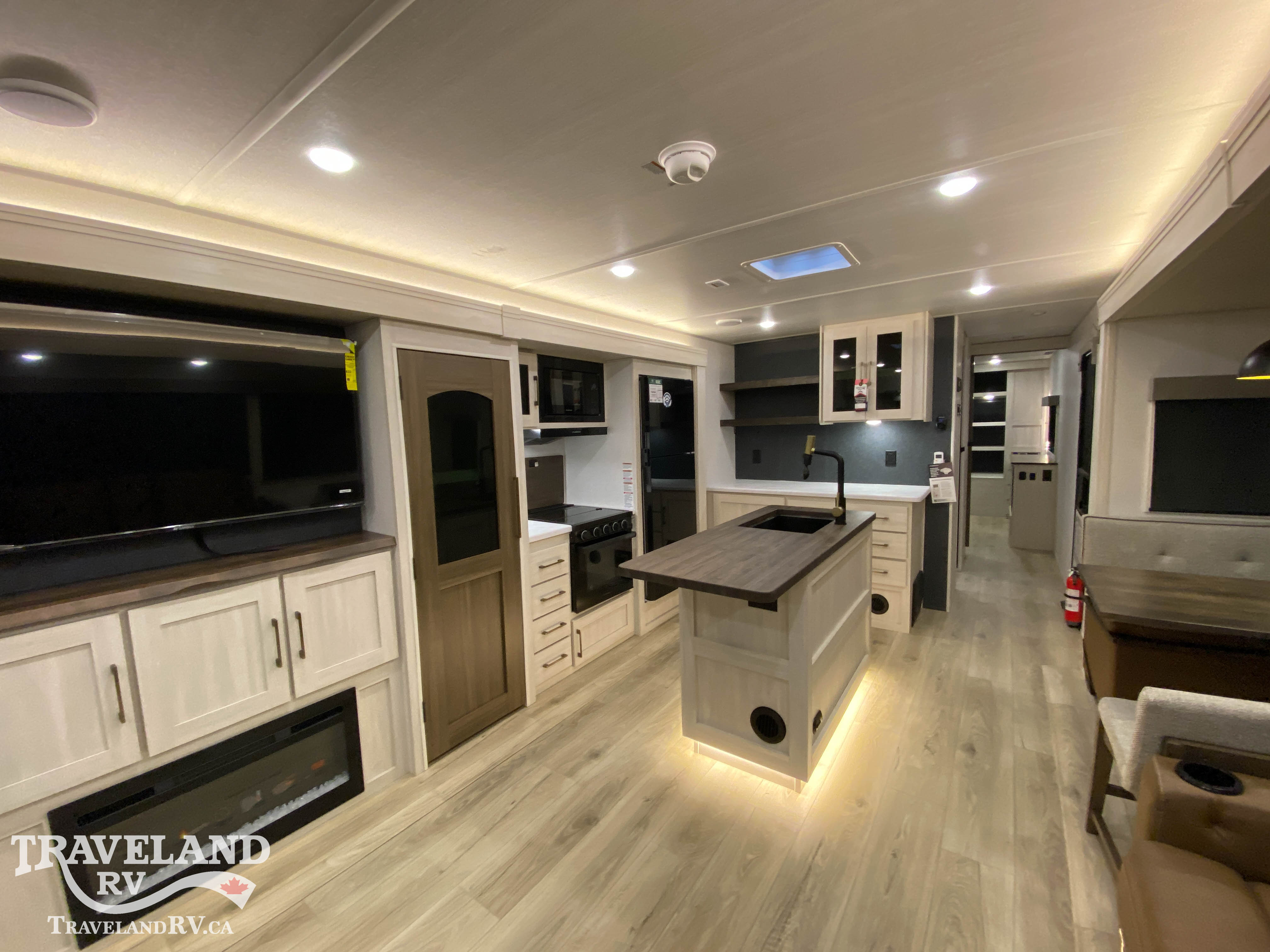 2026 Forest River Grand Surveyor 305RLBS - Image 4