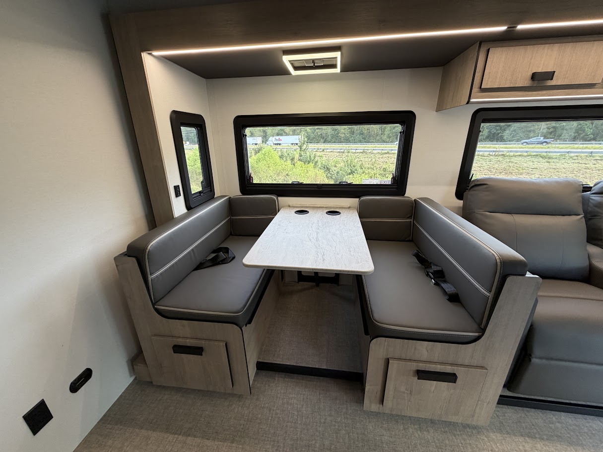 2027 GRAND DESIGN LINEAGE SERIESE 30DC - Image 26