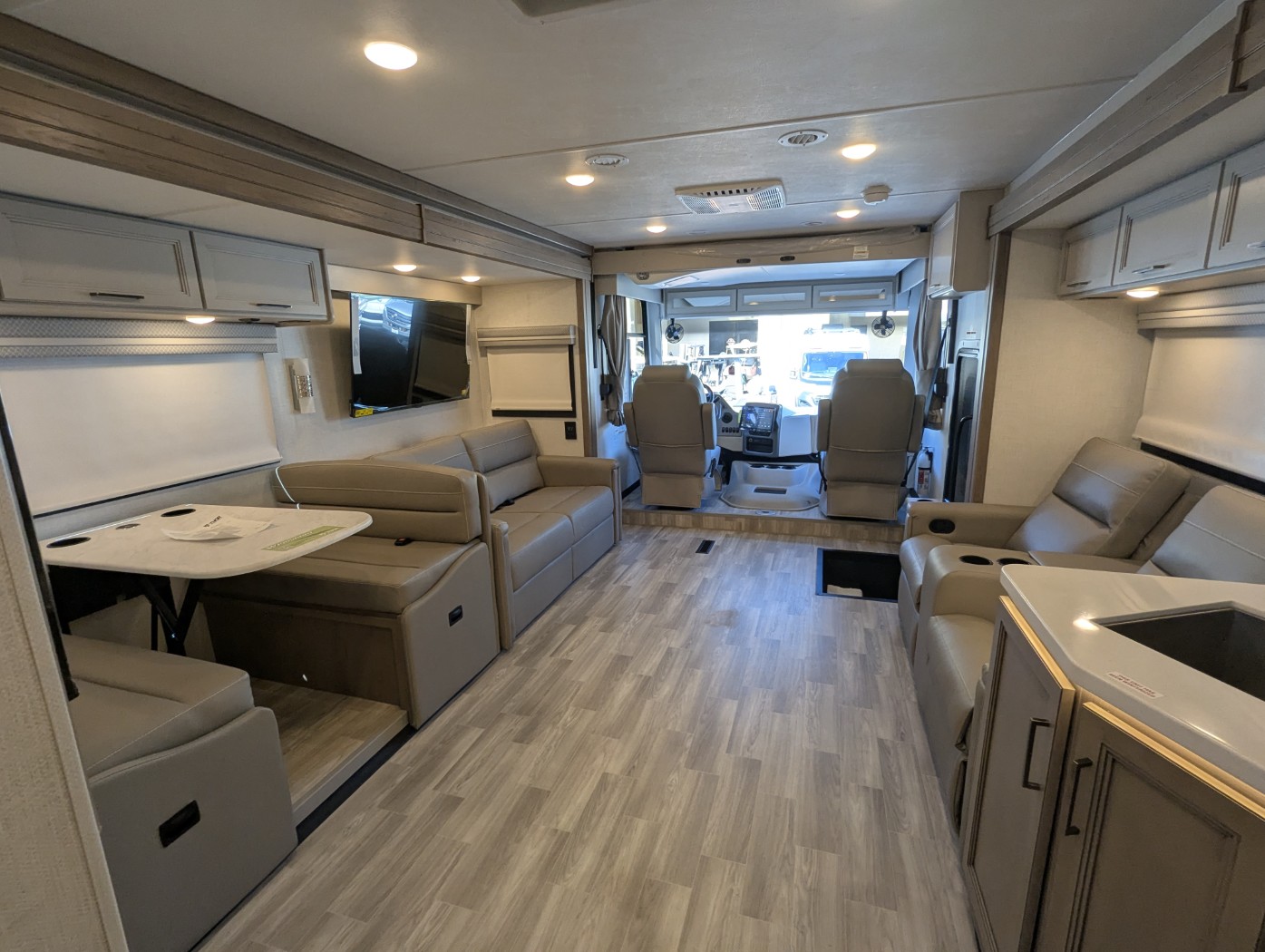 2026 Thor Motor Coach Windsport 35R - Image 33