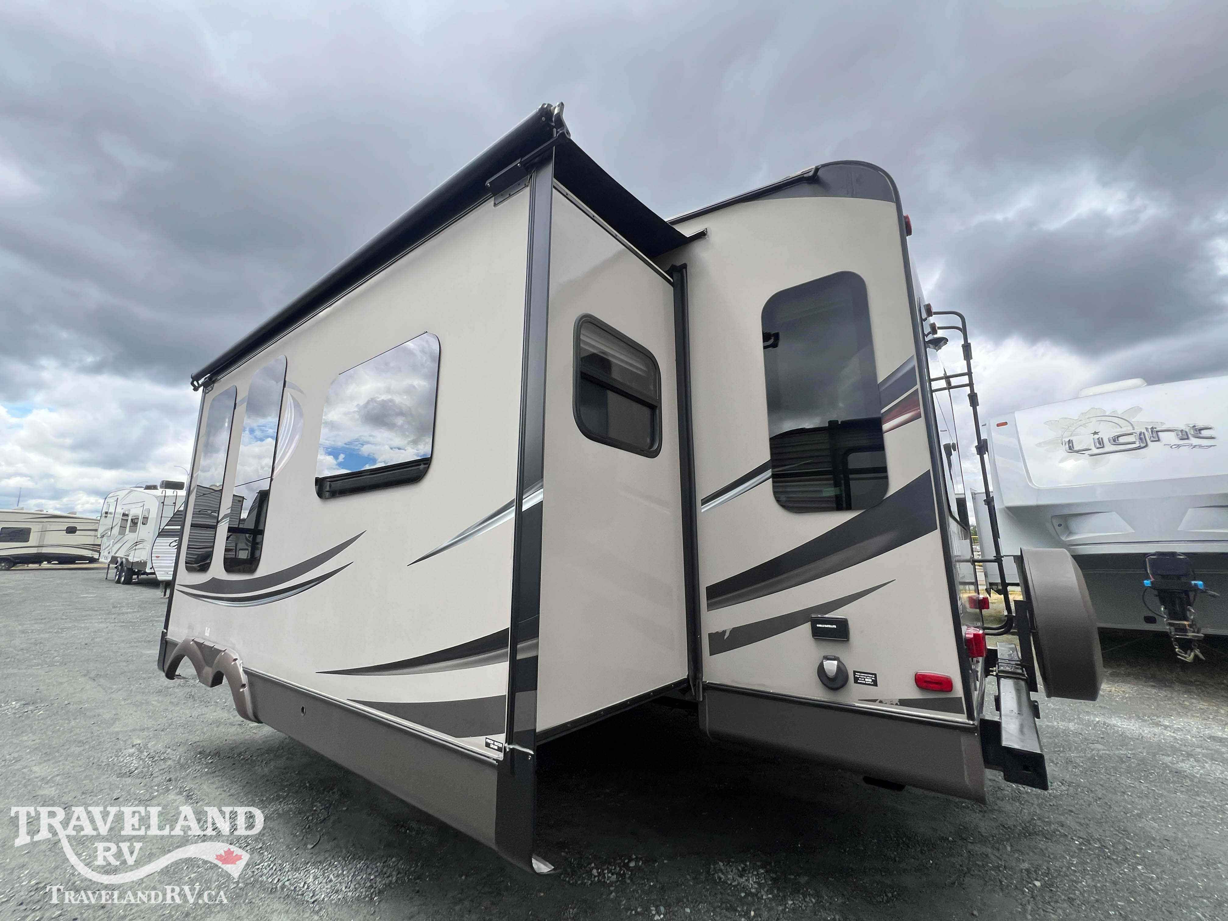 2015 Forest River Rockwood Signature Ultra Lite ULTRA LITE 8285IKWS - Image 5