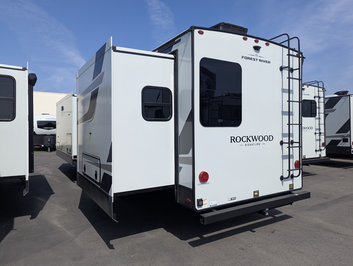 2026 Forest River Rockwood Signature 8339FK - Image 4