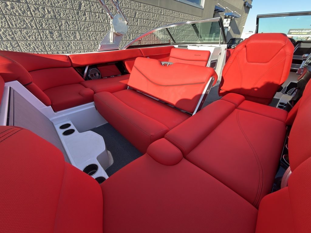 2019 MasterCraft XT22 - Image 29