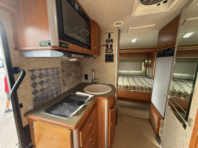 2009 Itasca Navion iQ 24DL - Image 11