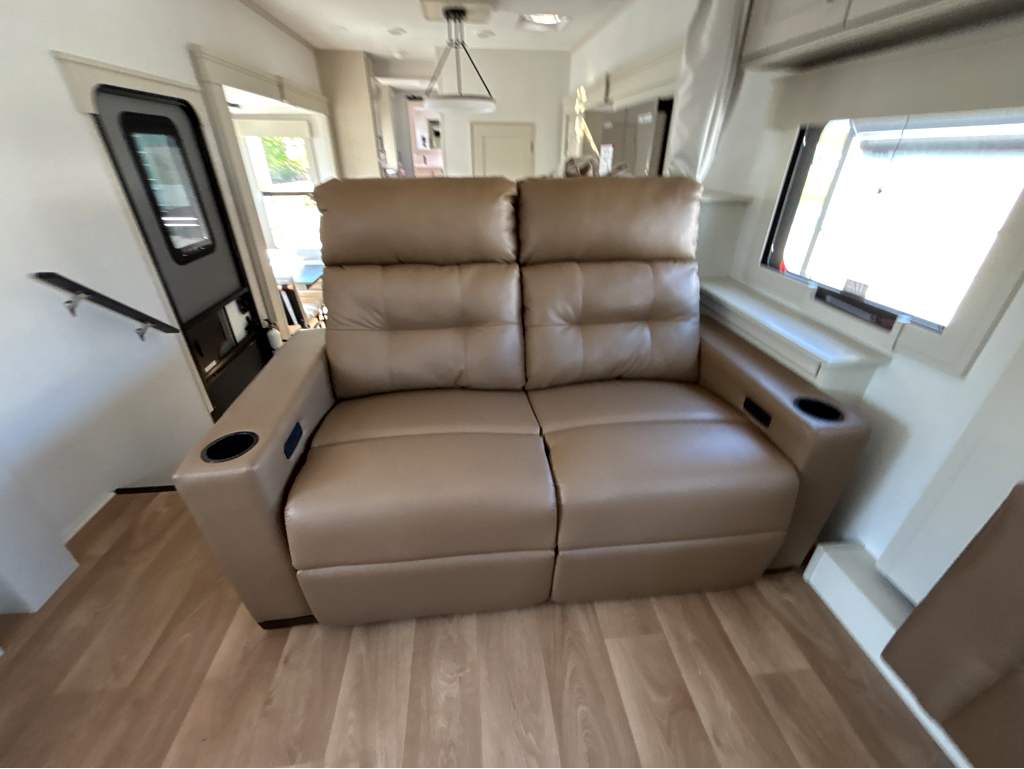 2026 GRAND DESIGN SOLITUDE 380FL - Image 25
