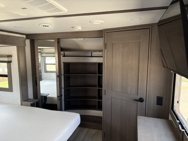 2024 GRAND DESIGN SOLITUDE 378MBS - Image 10