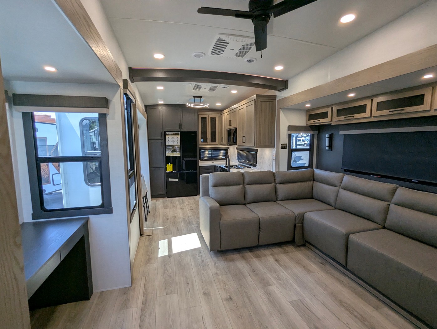 2026 Forest River Rockwood Signature 404SRK - Image 17