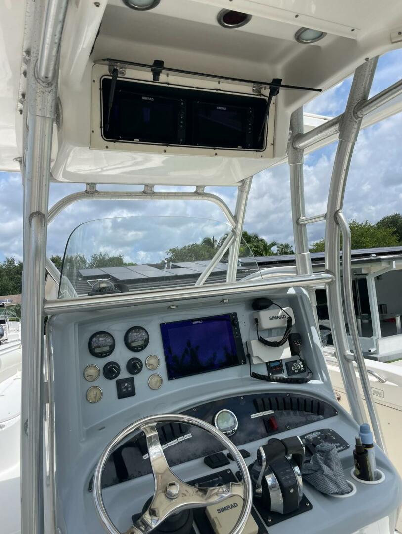 2005 Boston Whaler 320 Outrage - Image 11
