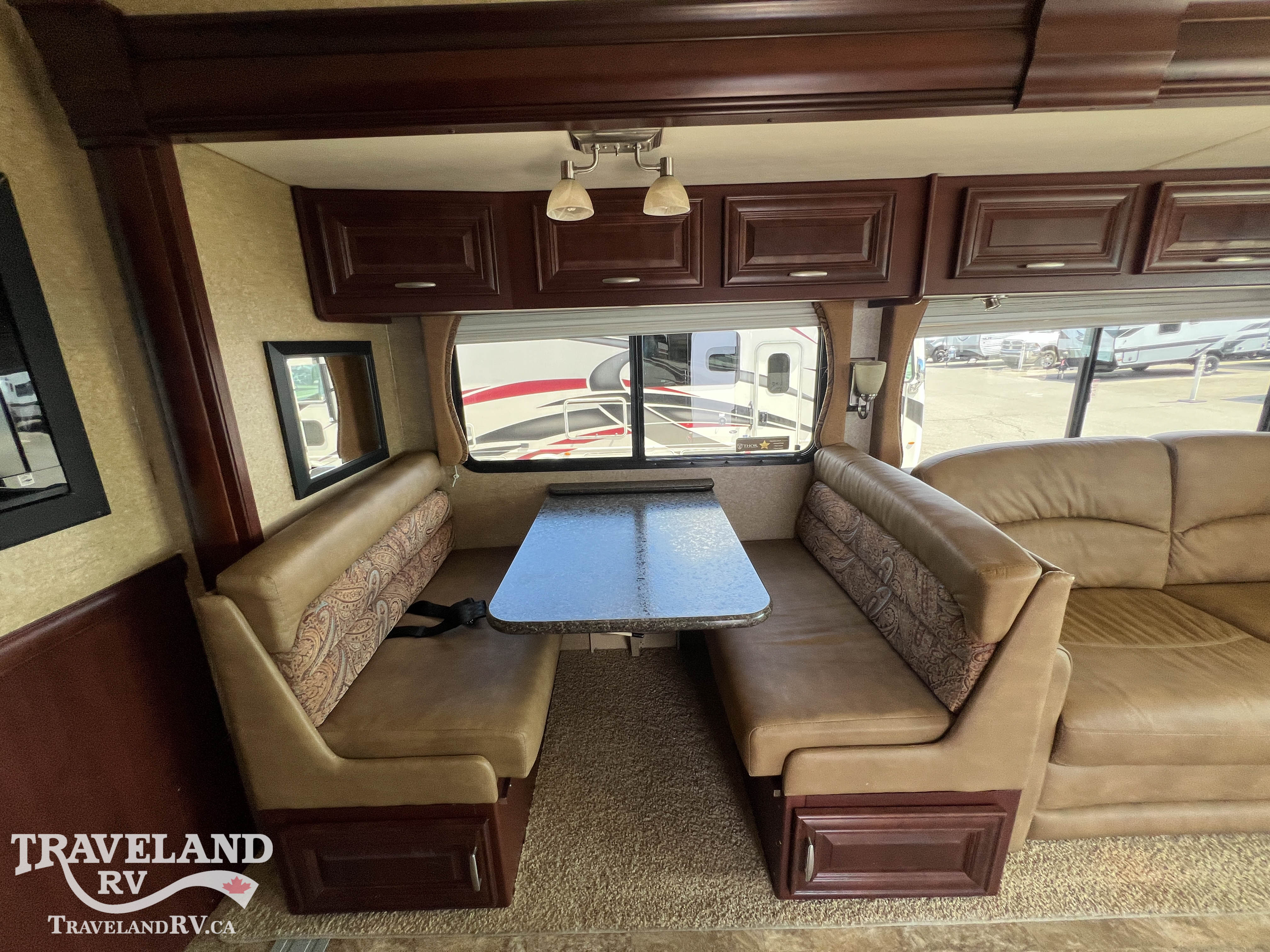 2012 Thor Motor Coach CHALLENGER 32VC HMS - Image 16
