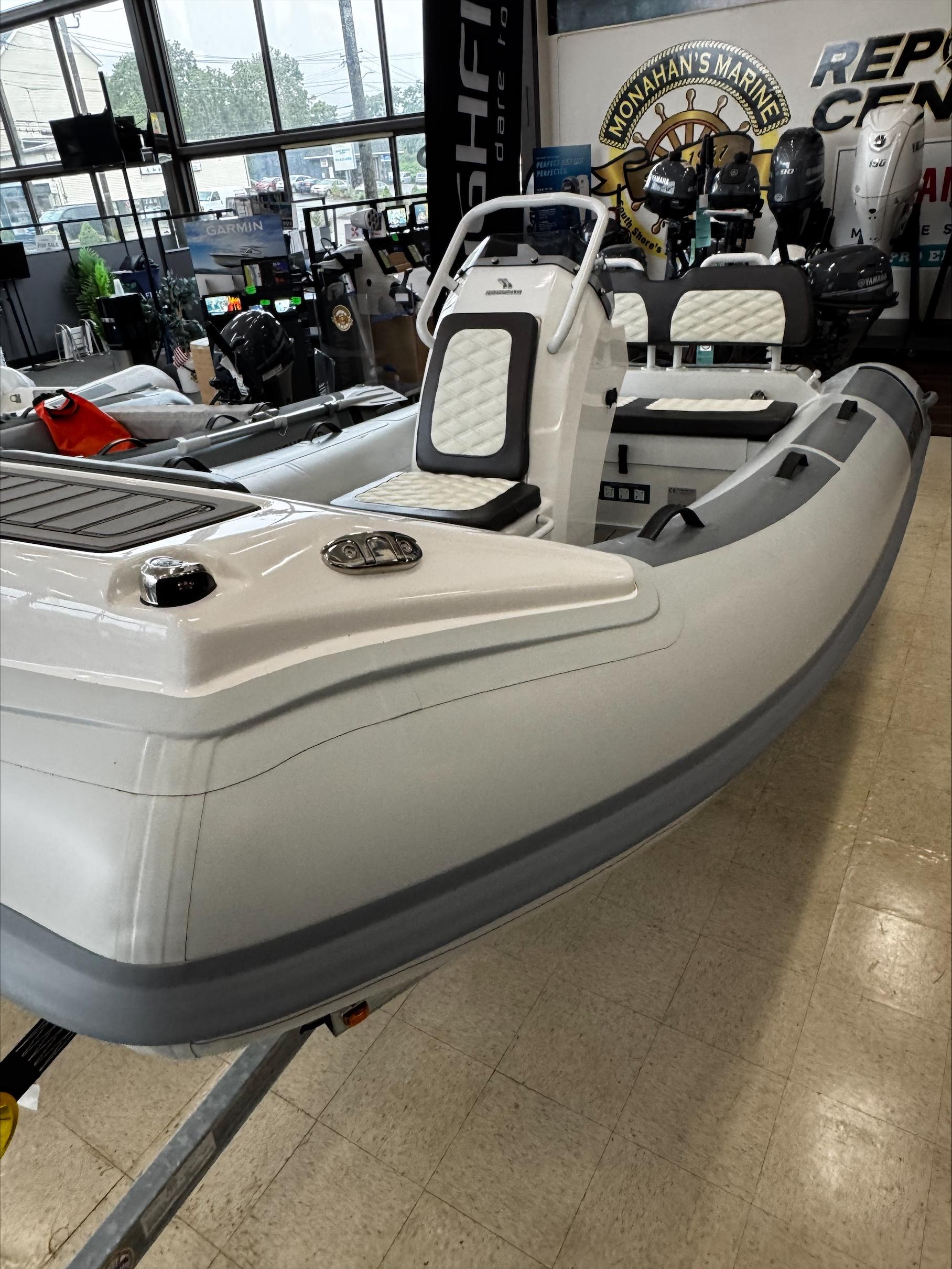 2025 Highfield Sport 390 Standard - Image 4