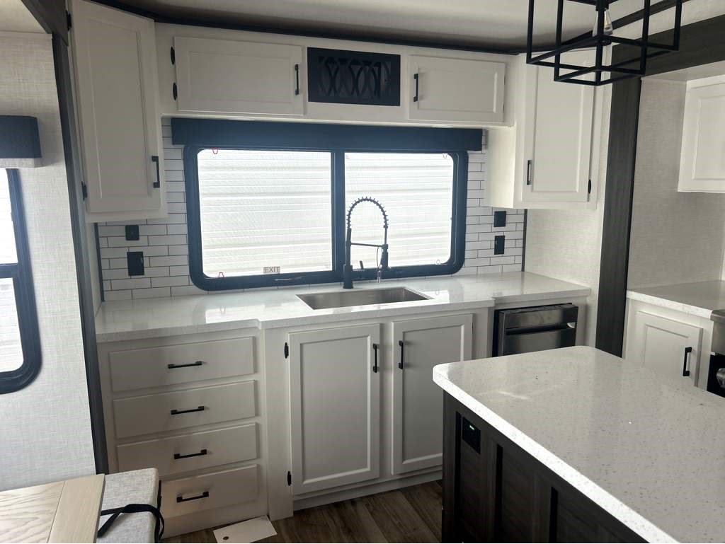 2026 VENTURE RV SPORTTREK 353VRK - Image 12