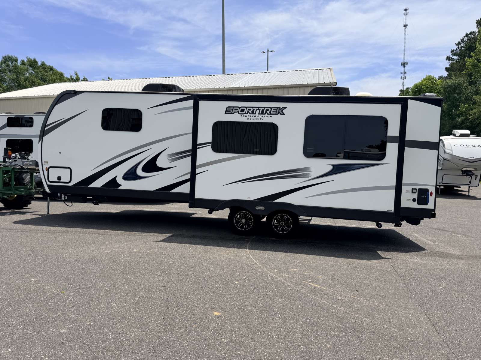 2023 Venture RV SportTrek Touring Edition - Image 4