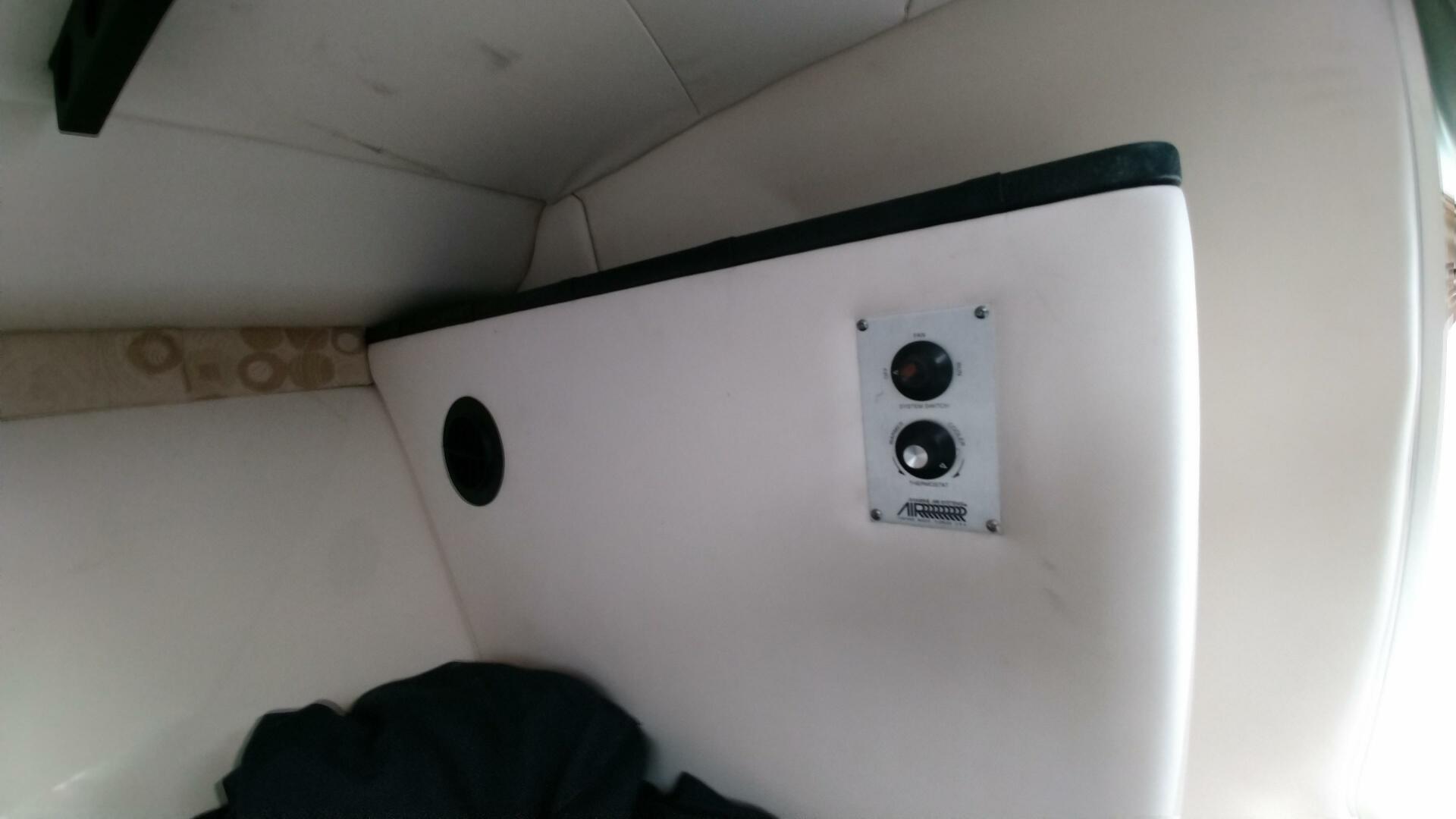 2006 Wellcraft 352 Sport - Image 12