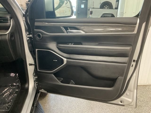 2022 Jeep Wagoneer Utility 4D Series II 4WD - Image 34