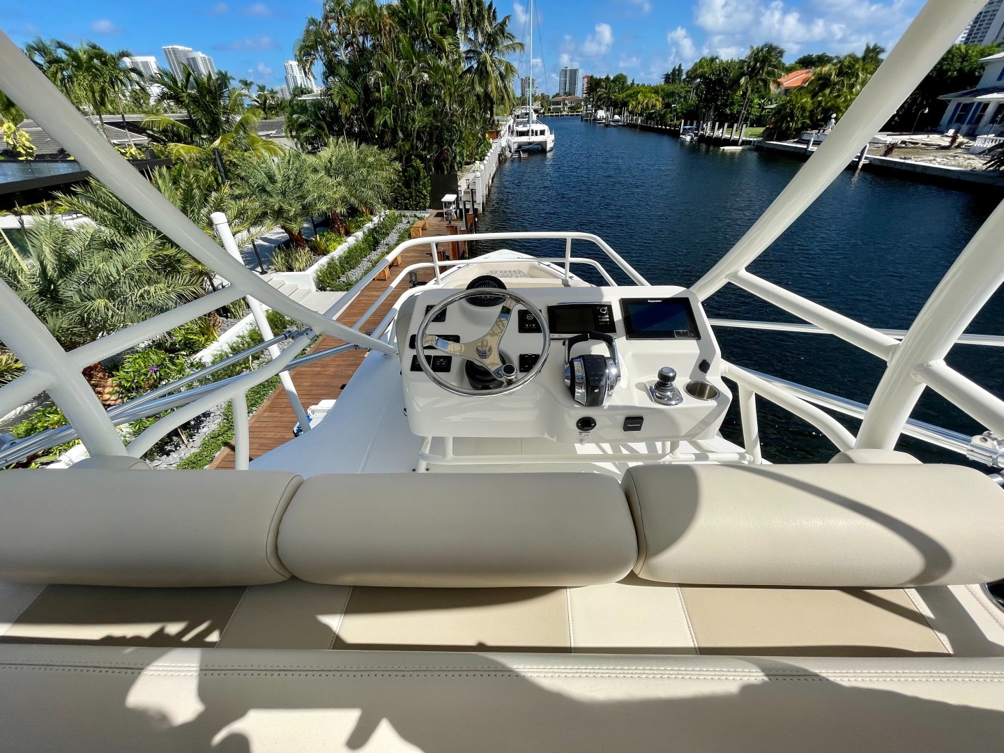 2016 Boston Whaler 420 Outrage - Image 6