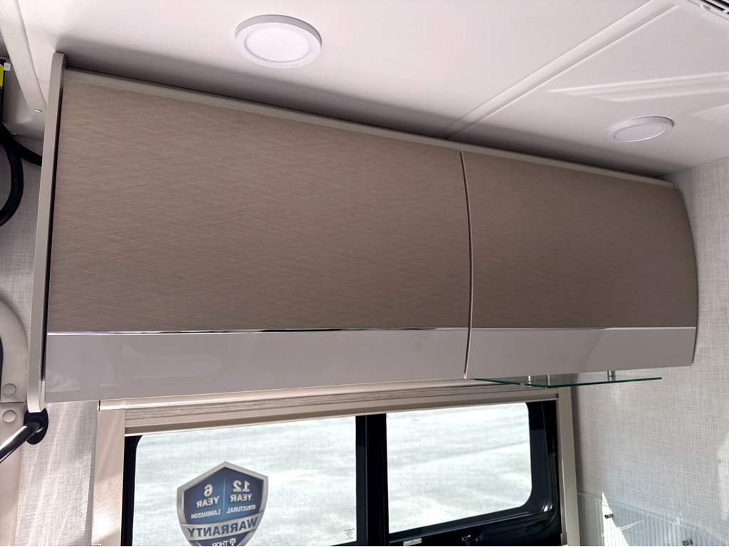 2027 THOR MOTOR COACH TIBURON 24XL - Image 20