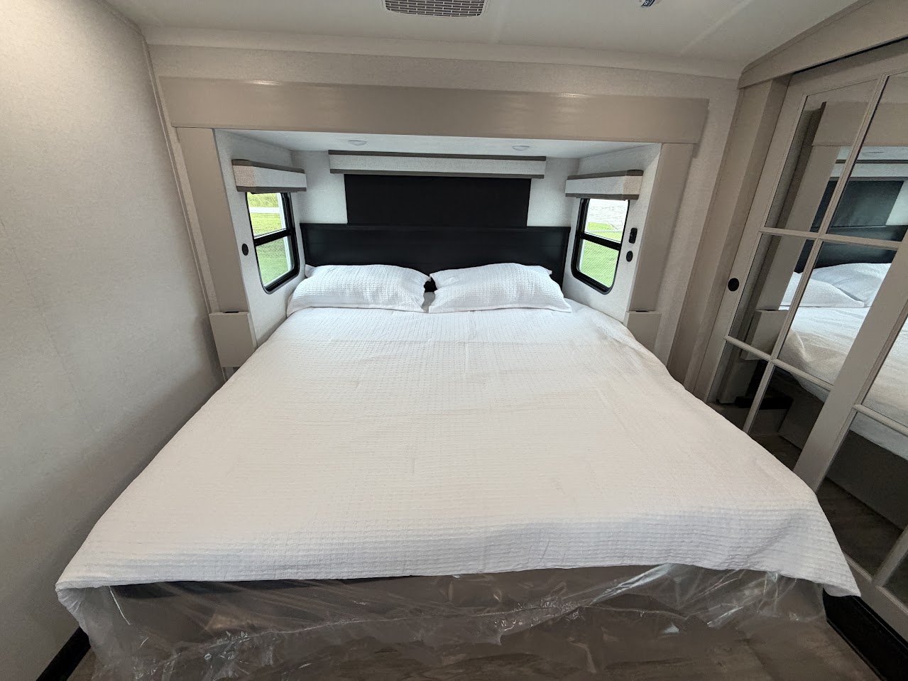 2027 JAYCO NORTH POINT 375TBDB - Image 59