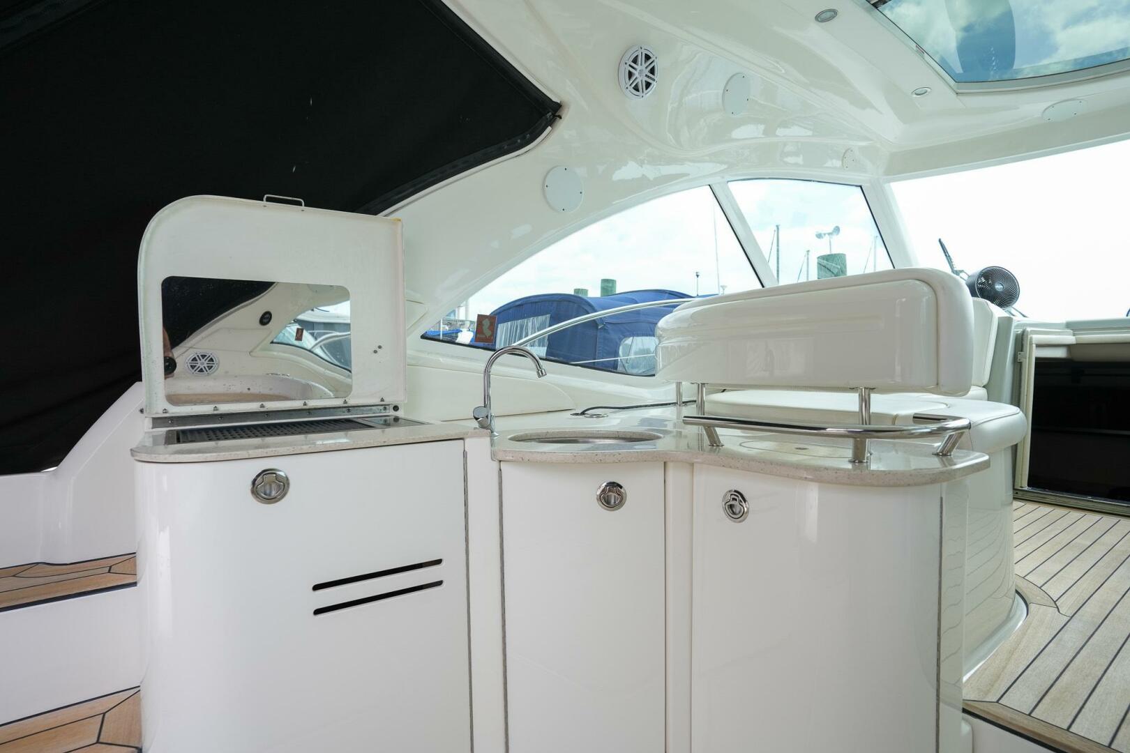 2010 Sea Ray 500 Sundancer - Image 7