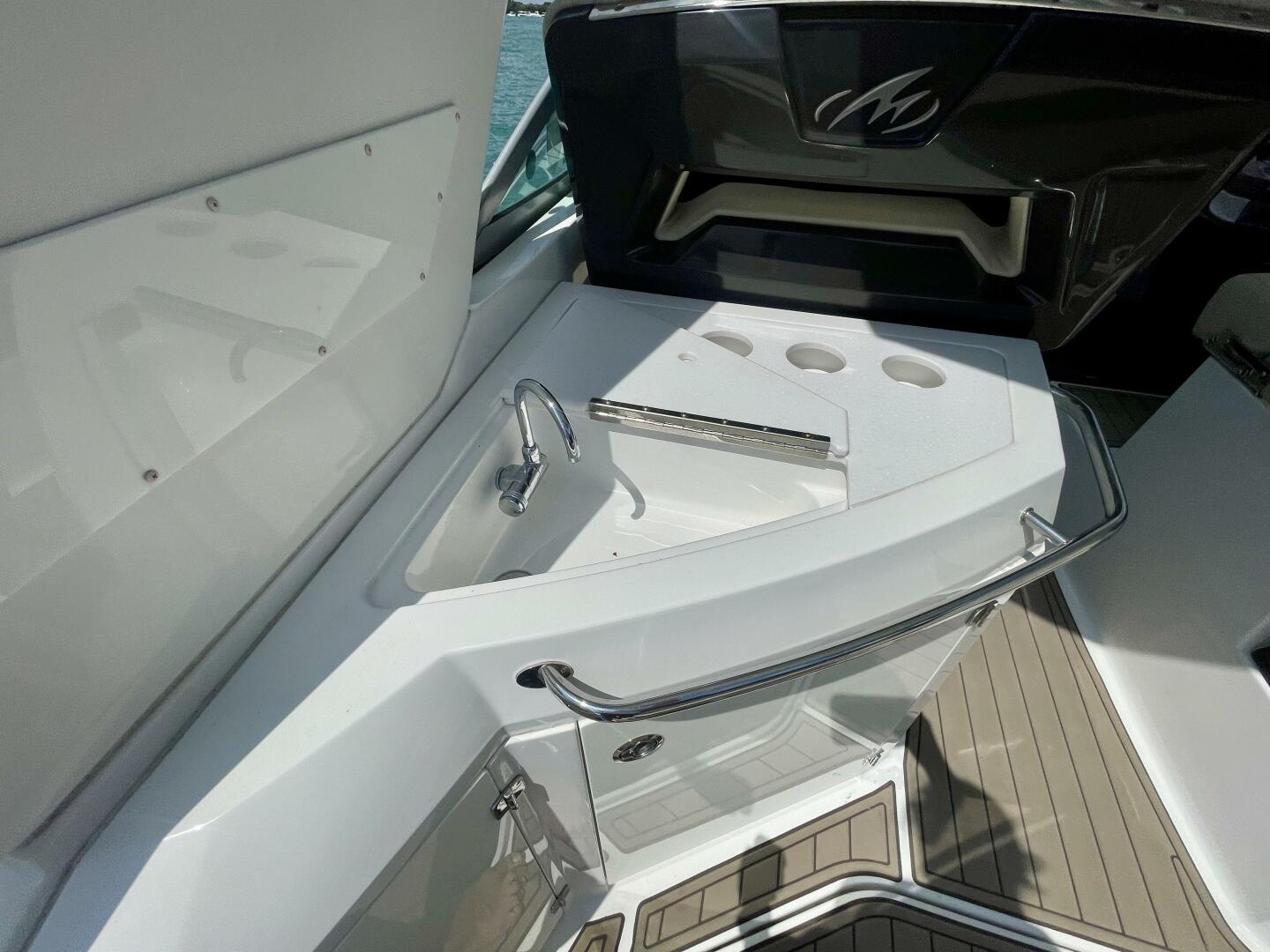 2016 Monterey 335 Sport Yacht - Image 30
