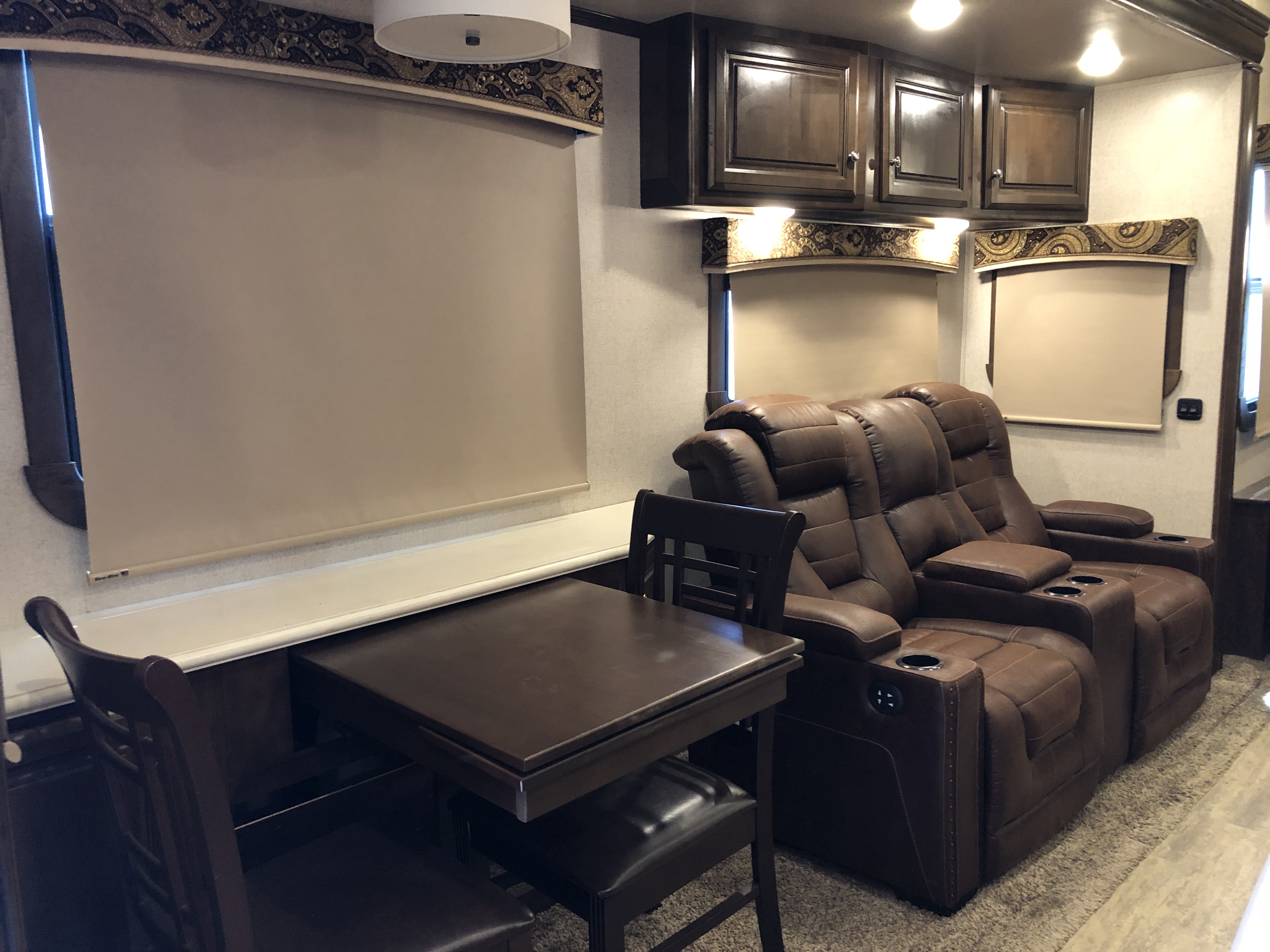 2017 REDWOOD RV 3821RL - Image 15