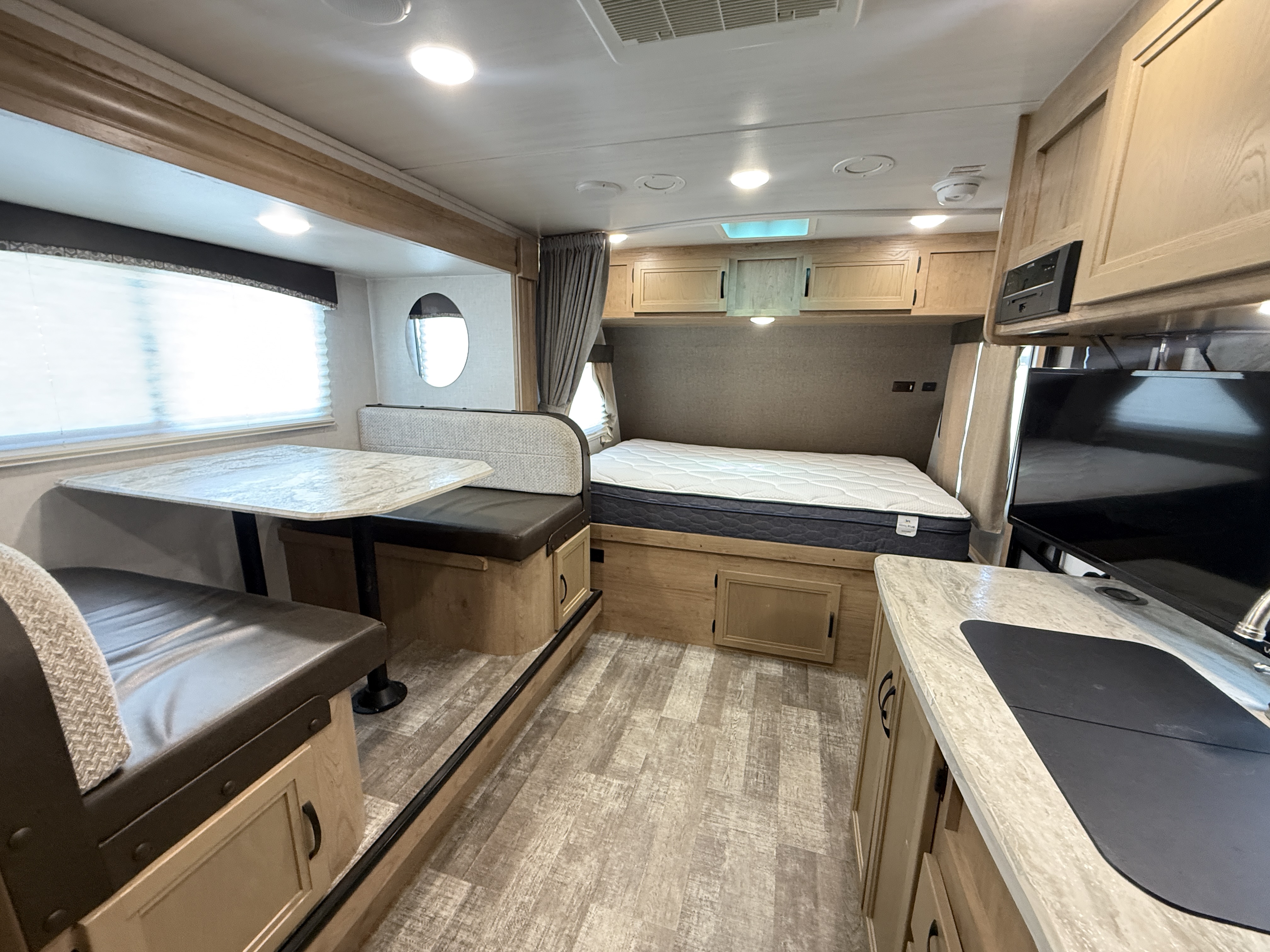 2021 Winnebago Micro Minnie 2100BH - Image 14