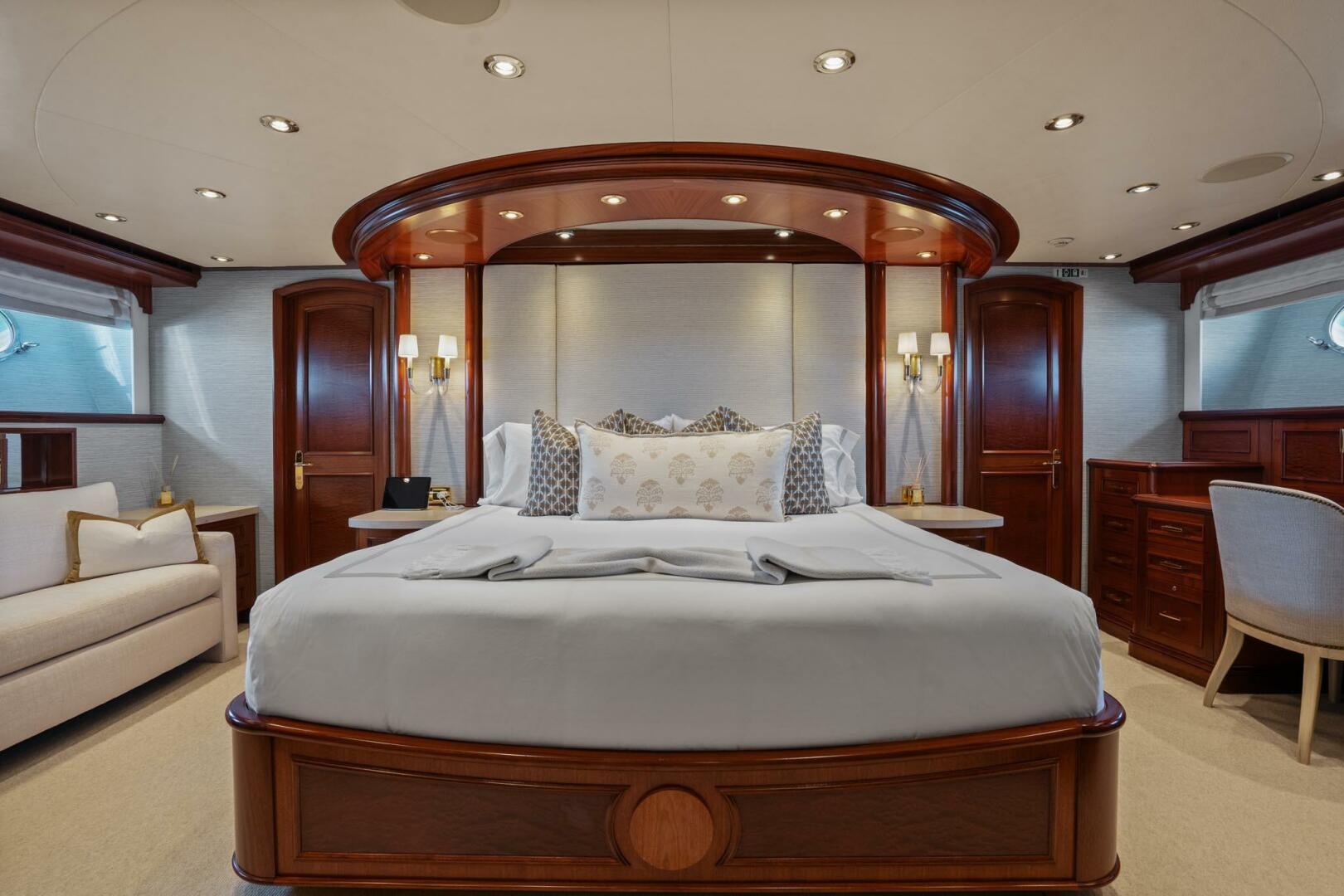 2004 Crescent Raised Pilothouse - Image 17