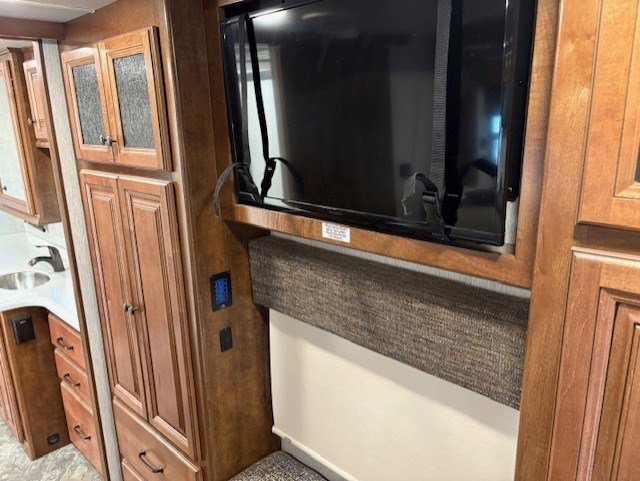 2018 HEARTLAND LANDMARK NEWPORT - Image 13