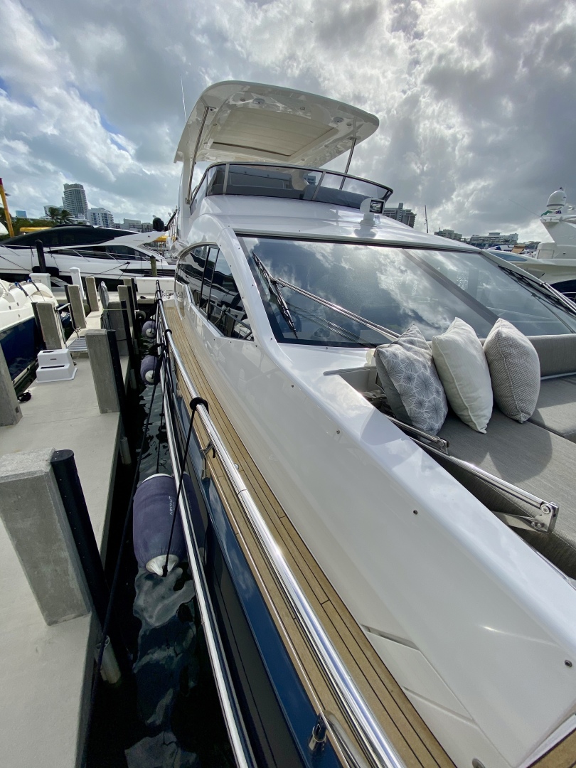 2018 Azimut Flybridge - Image 4