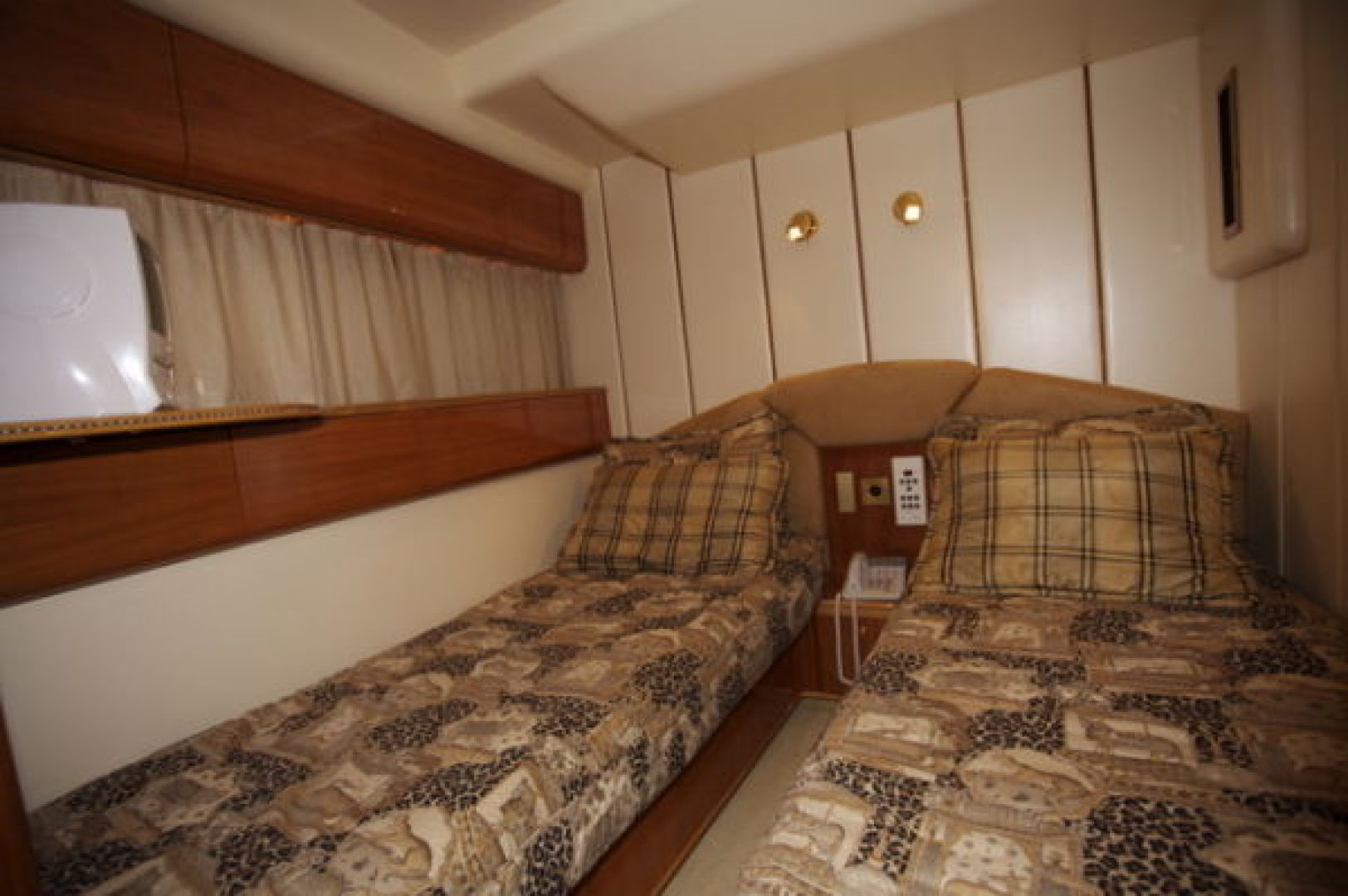 1999 Viking Sport Cruiser - Image 11