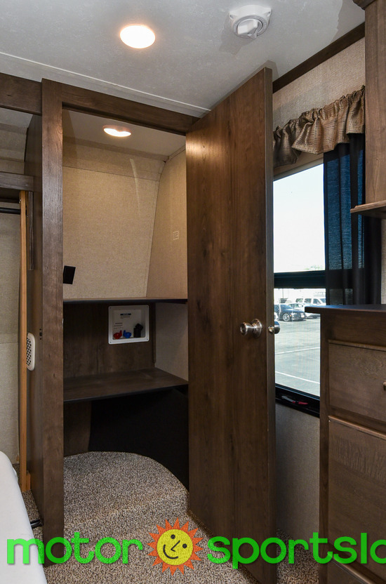 2018 Keystone Montana HM384BR - Image 29