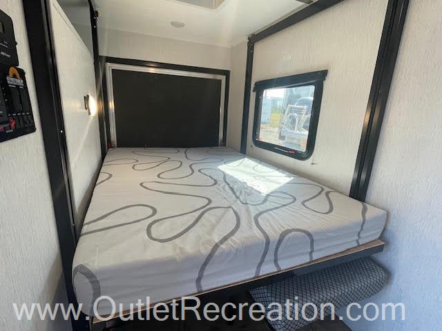 2023 SUNSET PARK RV SUNRAY 139T - Image 12