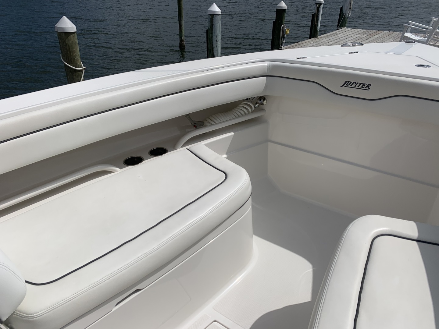 2018 Jupiter 30 HFS - Image 12