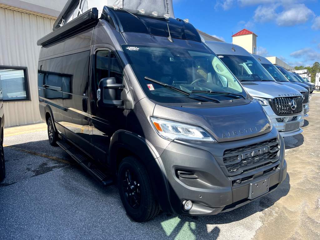 2026 AIRSTREAM RANGELINE - Image 1