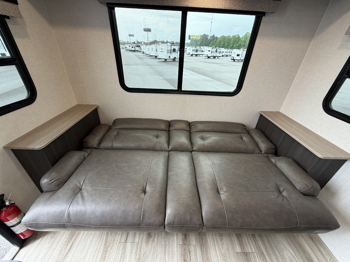 2026 VENTURE RV SPORTTREK STINGER 232VRL - Image 10
