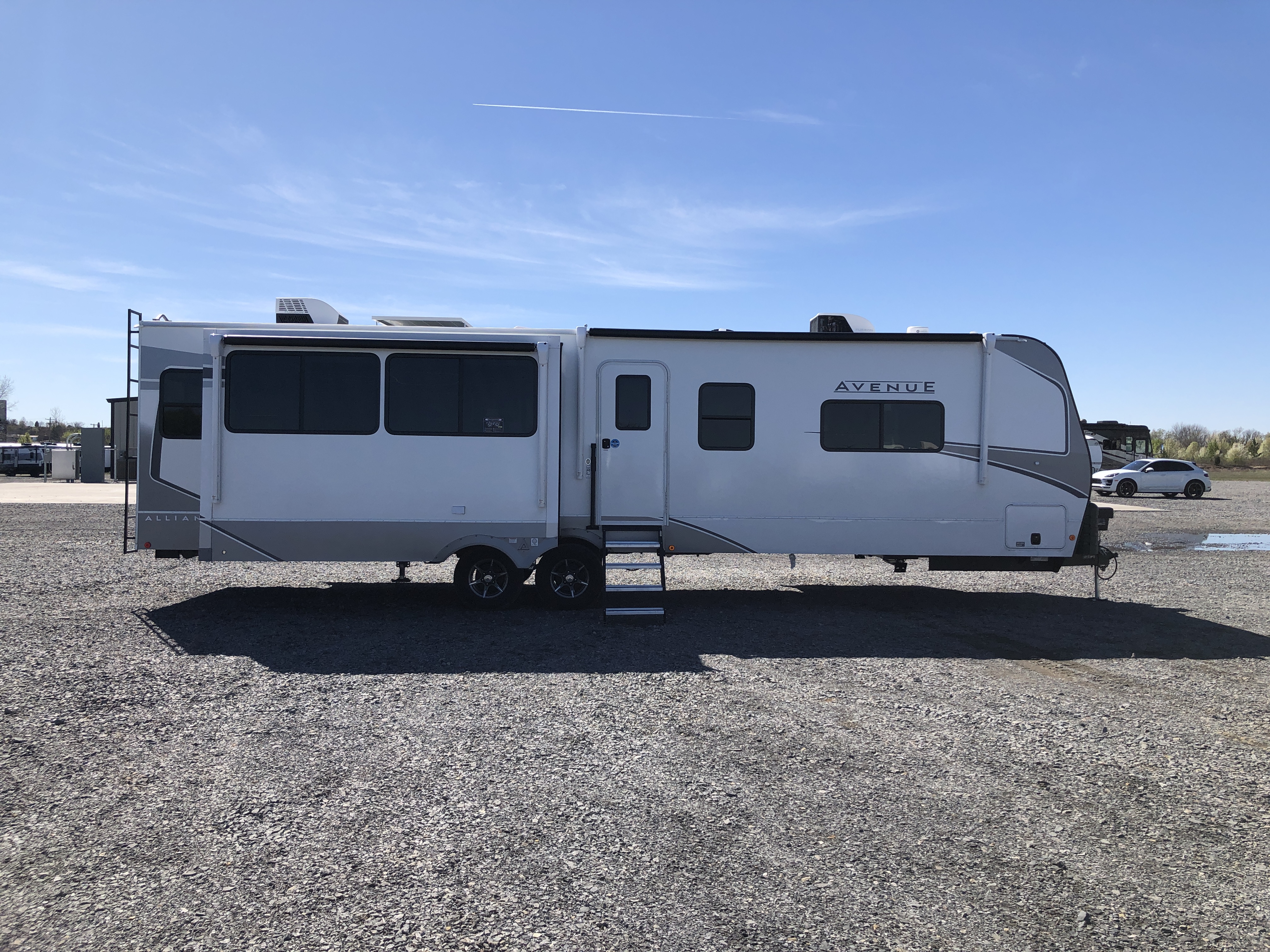2026 Alliance RV Avenue 332RL - Image 8