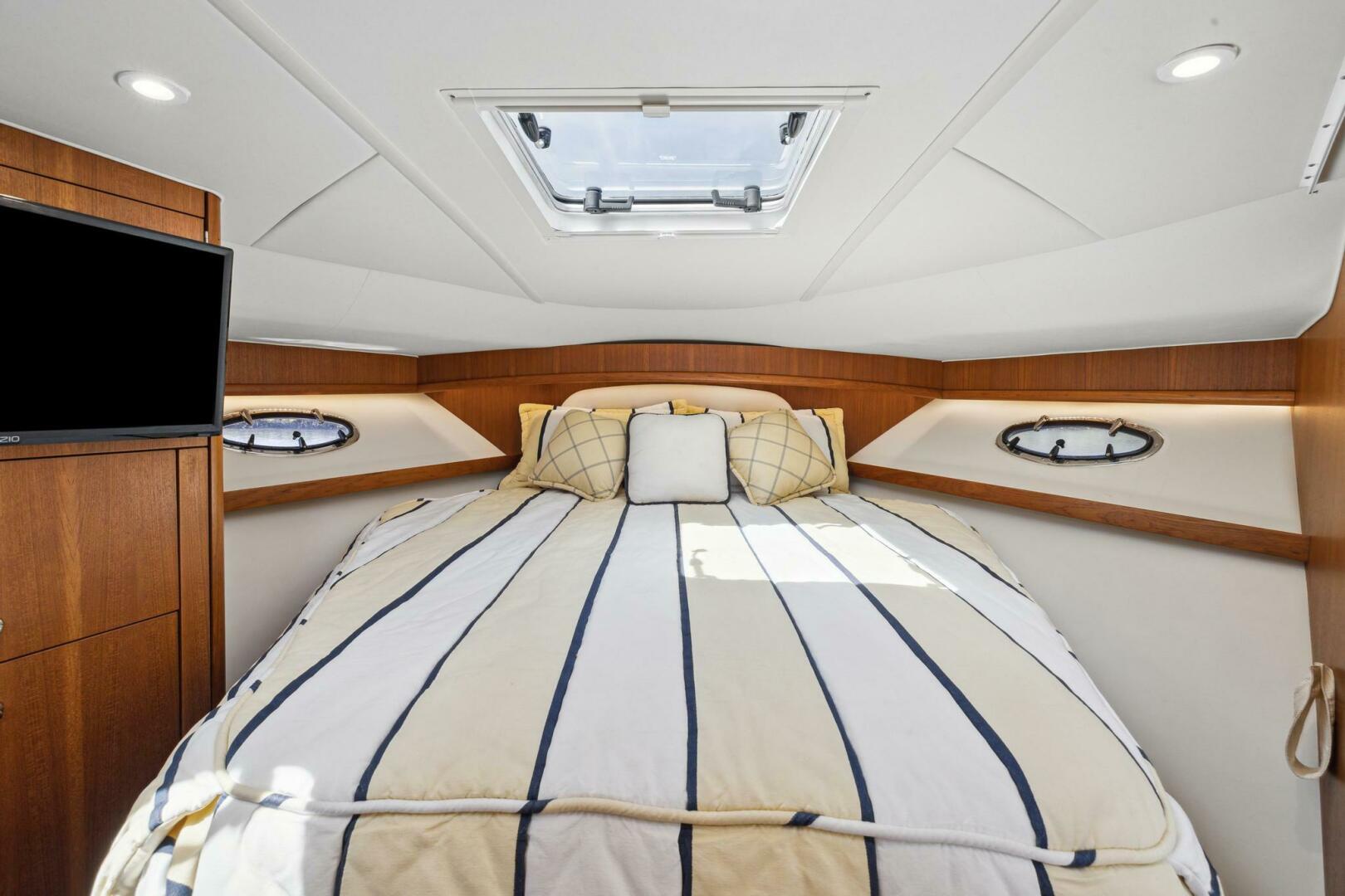 2006 Tiara Yachts 3200 Open - Image 22