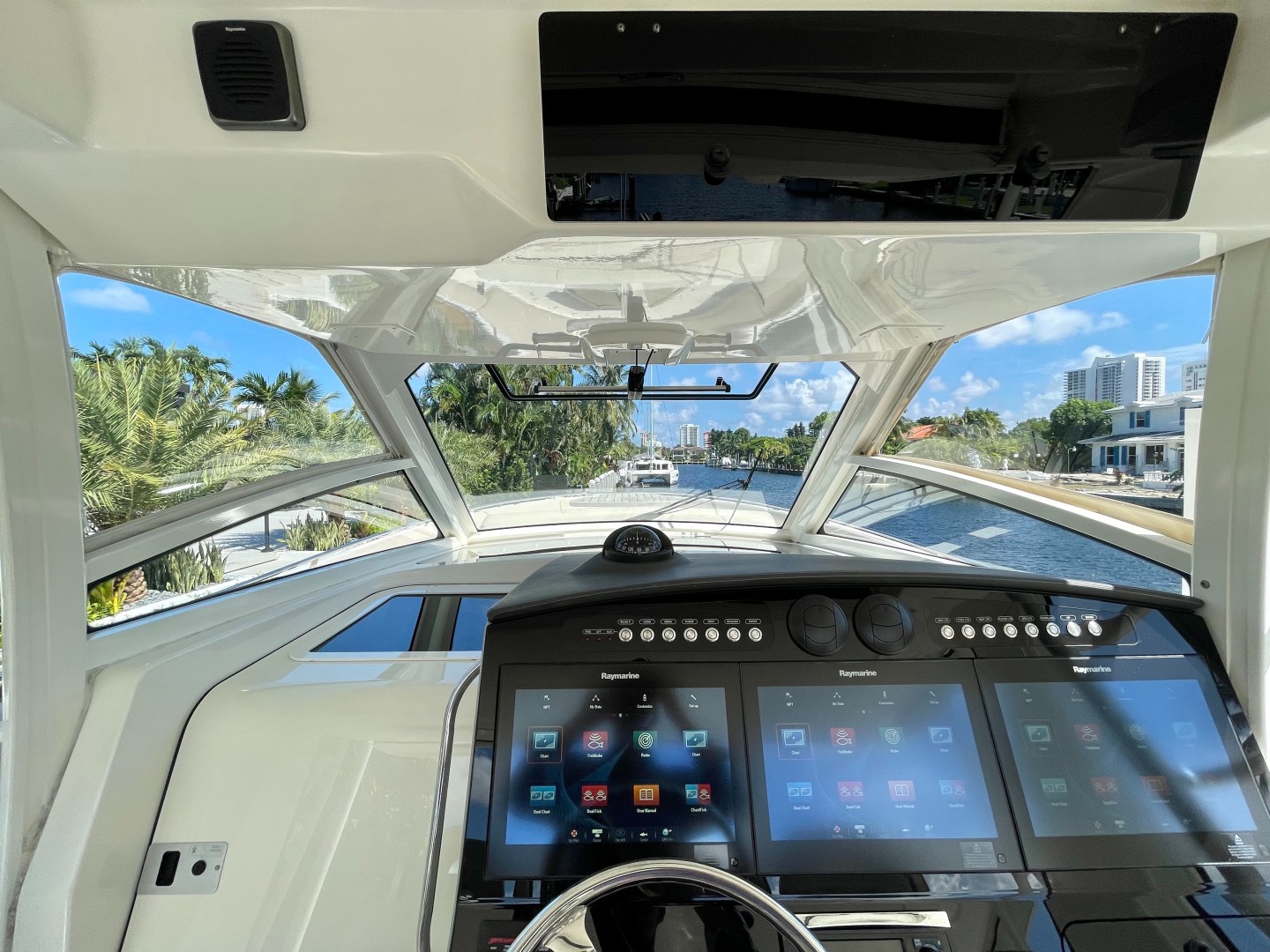 2016 Boston Whaler 420 Outrage - Image 8