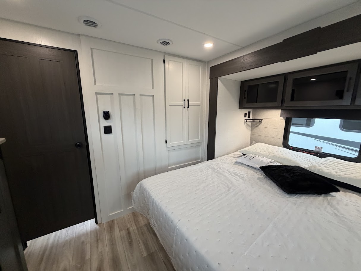 2026 VENTURE RV SPORTTREK 343VIK - Image 73