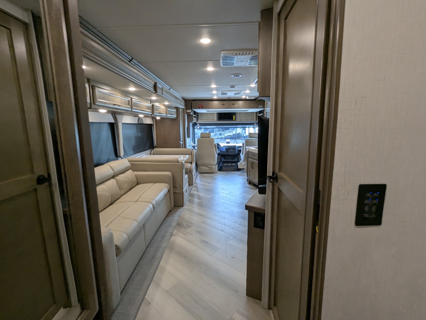 2026 Fleetwood Bounder 35K - Image 33